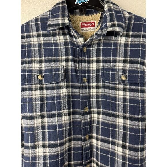 Wrangler Mens Medium Blue Plaid Flannel Shirt Jacket Shacket Button Up Shirt - Picture 3 of 6